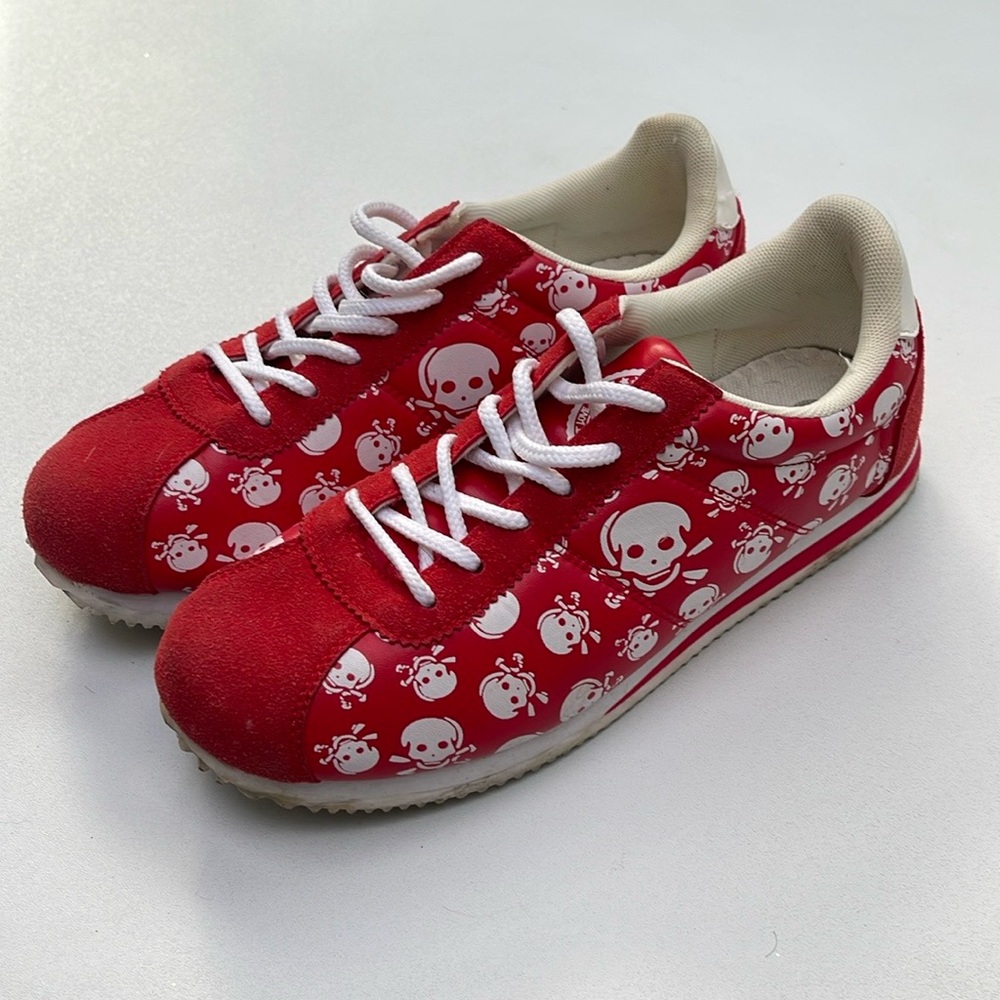 Red Skull Pattern Women's Sneakers - Picture 15 of 16